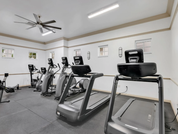 Spacious 3-Bedroom Condo in Naples - Renovated Resort-Style Amenities